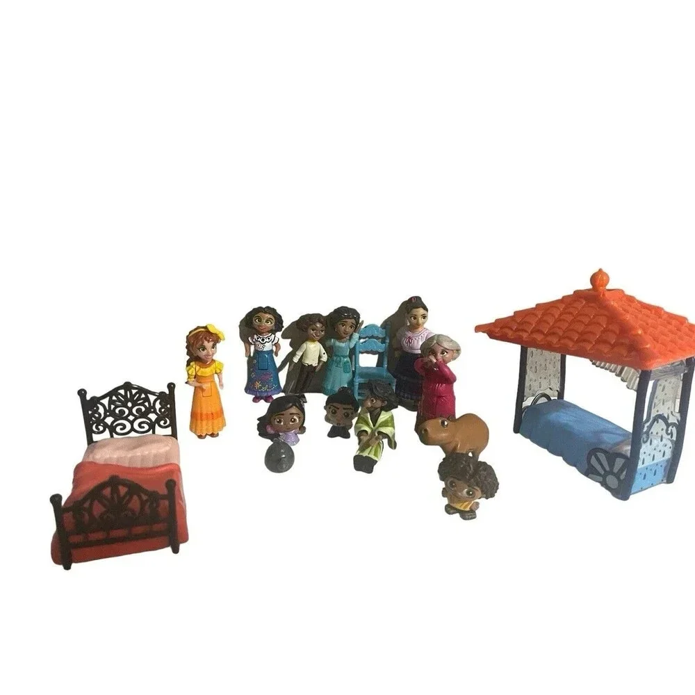 Disney Encanto Ultimate Madrigal Family Gift Set Of 15